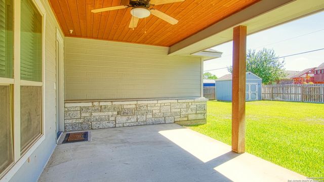 108 Parkcrest, Floresville, TX 78114