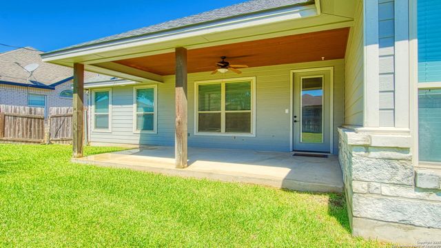 108 Parkcrest, Floresville, TX 78114