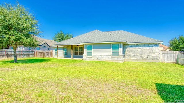 108 Parkcrest, Floresville, TX 78114