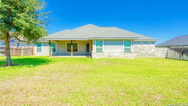 108 Parkcrest, Floresville, TX 78114