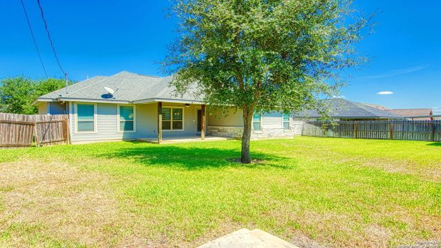 108 Parkcrest, Floresville, TX 78114