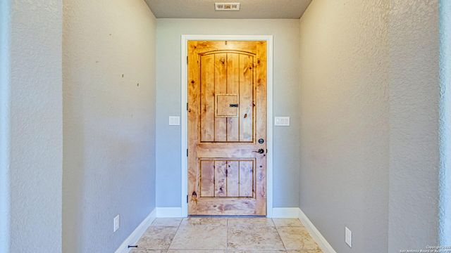 108 Parkcrest, Floresville, TX 78114