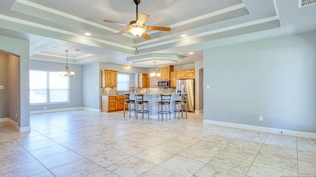 108 Parkcrest, Floresville, TX 78114