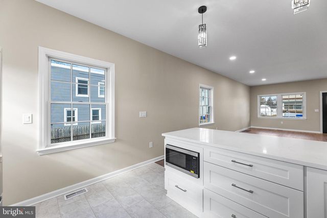 32 WEST ST, Bordentown, NJ 08505