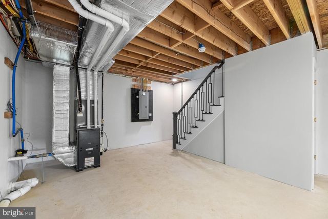 32 WEST ST, Bordentown, NJ 08505