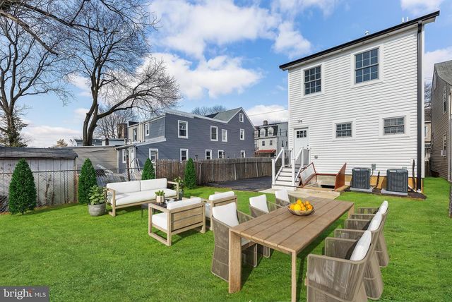 32 WEST ST, Bordentown, NJ 08505