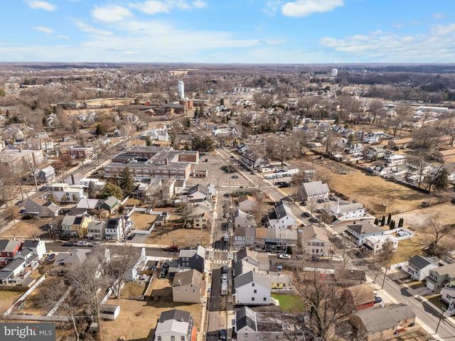 32 WEST ST, Bordentown, NJ 08505