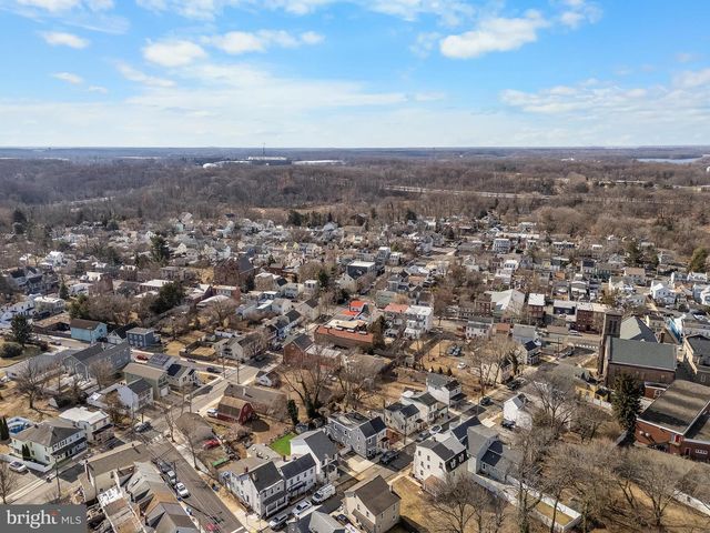 32 WEST ST, Bordentown, NJ 08505