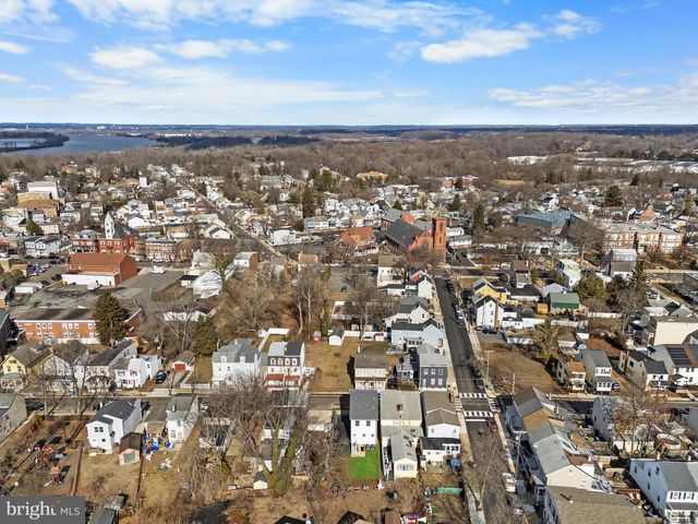 32 WEST ST, Bordentown, NJ 08505