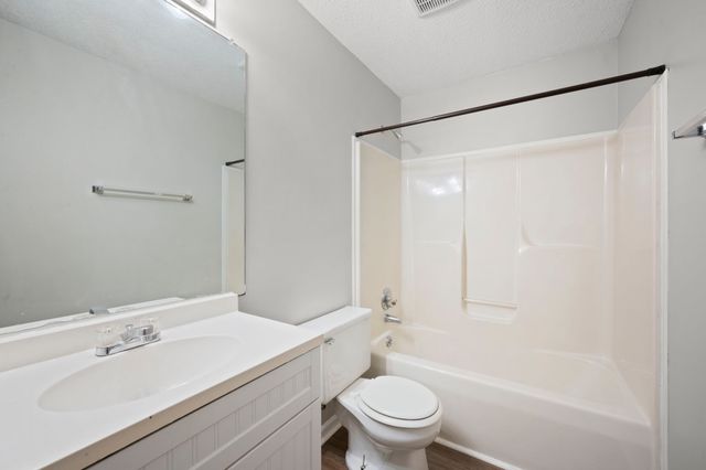 530 Hietts Ln Apt F, Clarksville, TN 37043