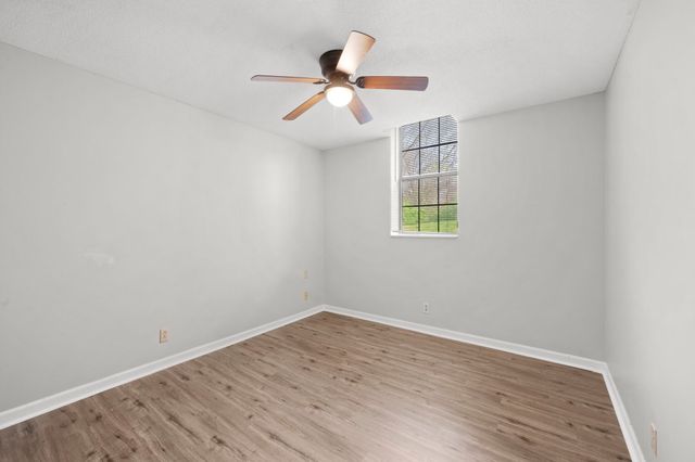 530 Hietts Ln Apt F, Clarksville, TN 37043