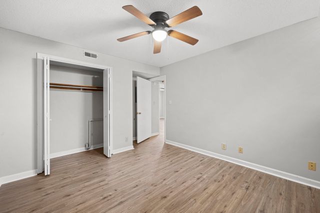 530 Hietts Ln Apt F, Clarksville, TN 37043