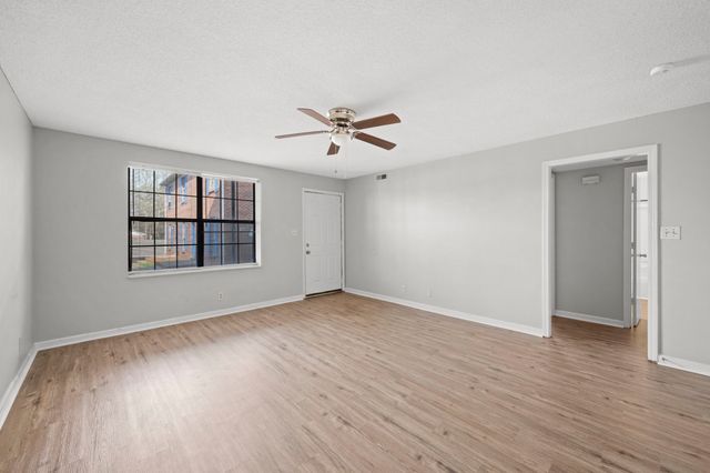 530 Hietts Ln Apt F, Clarksville, TN 37043