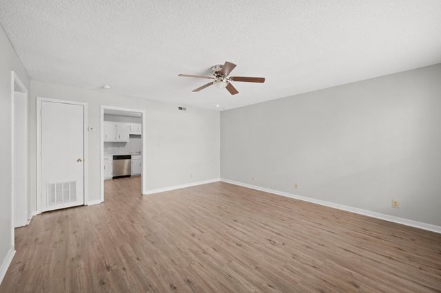 530 Hietts Ln Apt F, Clarksville, TN 37043