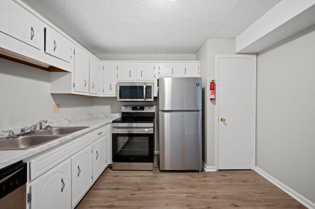 530 Hietts Ln Apt F, Clarksville, TN 37043