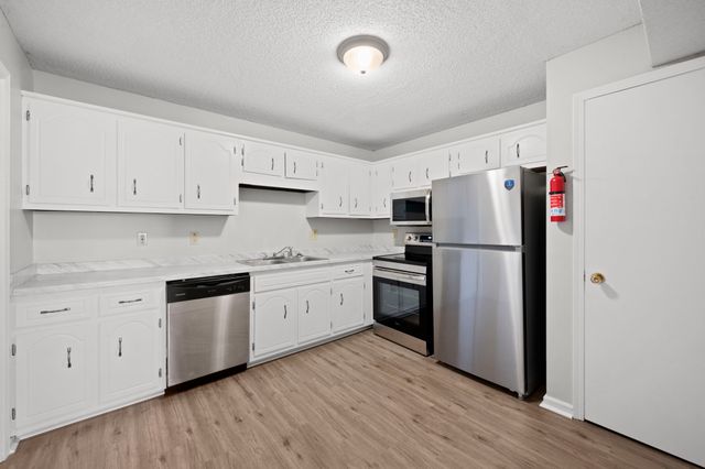 530 Hietts Ln Apt F, Clarksville, TN 37043