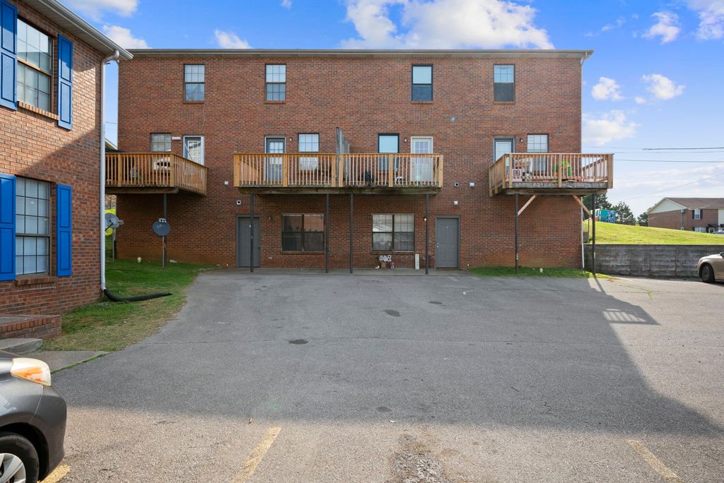 530 Hietts Ln Apt F, Clarksville, TN 37043