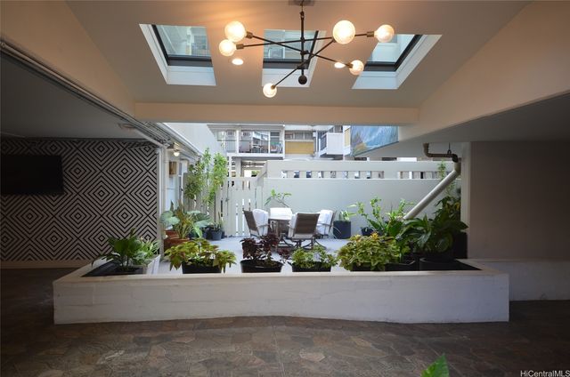 2463 Kuhio Avenue 1009, Honolulu, HI 96815