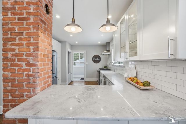 21532 S Military Street, Dearborn, MI 48124