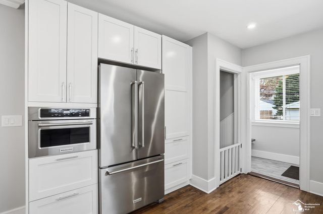 21532 S Military Street, Dearborn, MI 48124