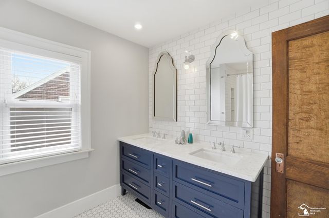 21532 S Military Street, Dearborn, MI 48124