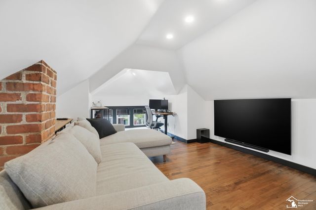 21532 S Military Street, Dearborn, MI 48124