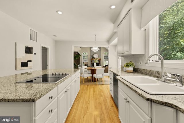 2487 OAKTON HILLS DR, Oakton, VA 22124