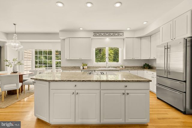 2487 OAKTON HILLS DR, Oakton, VA 22124