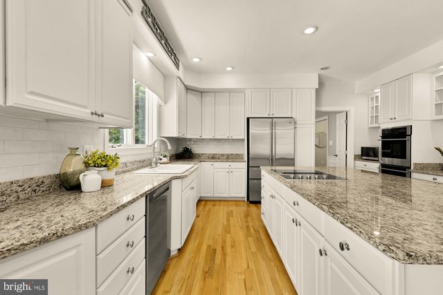 2487 OAKTON HILLS DR, Oakton, VA 22124