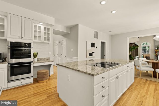 2487 OAKTON HILLS DR, Oakton, VA 22124