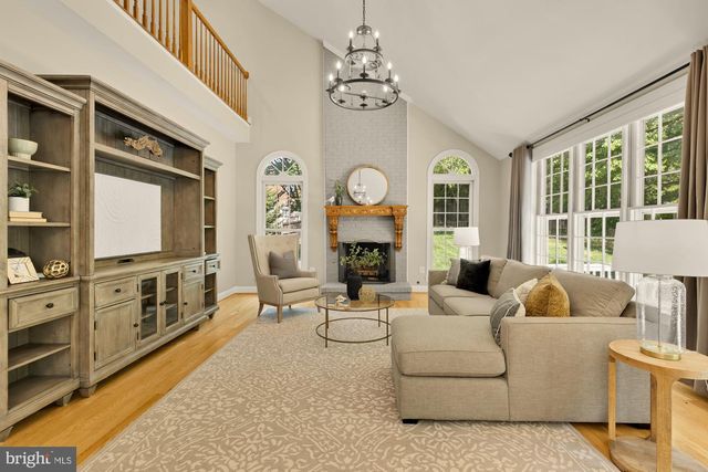 2487 OAKTON HILLS DR, Oakton, VA 22124