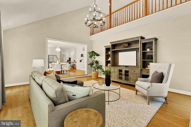 2487 OAKTON HILLS DR, Oakton, VA 22124