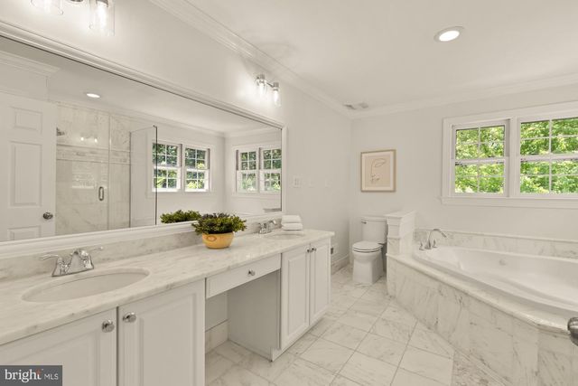 2487 OAKTON HILLS DR, Oakton, VA 22124