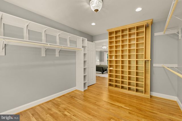 2487 OAKTON HILLS DR, Oakton, VA 22124