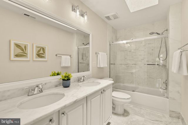 2487 OAKTON HILLS DR, Oakton, VA 22124