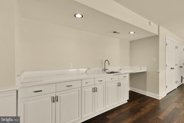 2487 OAKTON HILLS DR, Oakton, VA 22124