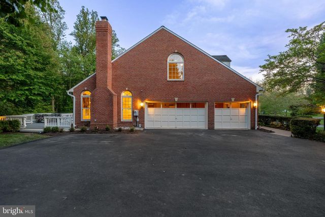 2487 OAKTON HILLS DR, Oakton, VA 22124