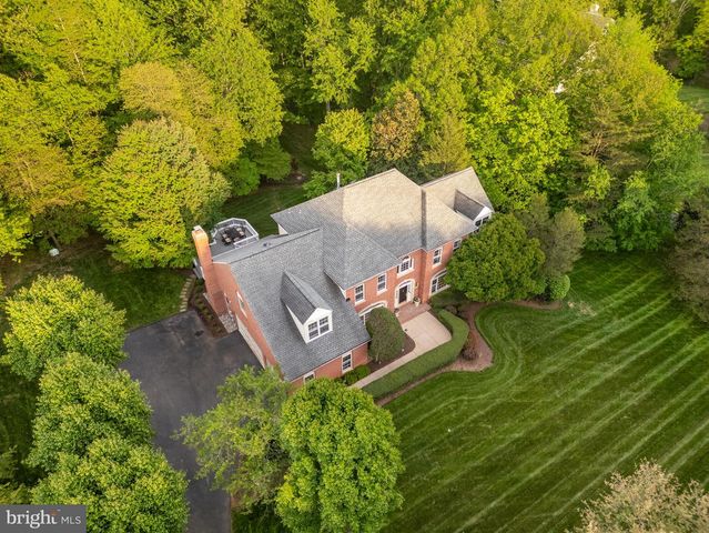 2487 OAKTON HILLS DR, Oakton, VA 22124