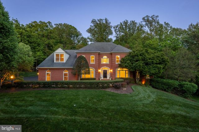 2487 OAKTON HILLS DR, Oakton, VA 22124