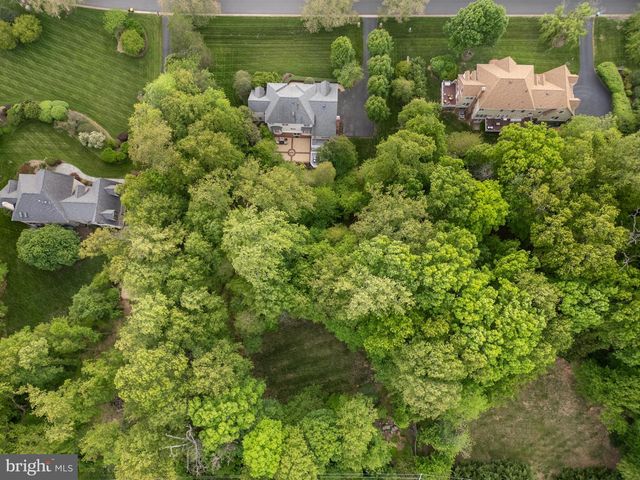 2487 OAKTON HILLS DR, Oakton, VA 22124