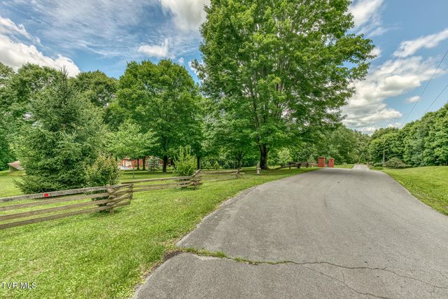 167 Country Acres Drive, Elizabethton, TN 37643