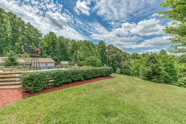 167 Country Acres Drive, Elizabethton, TN 37643