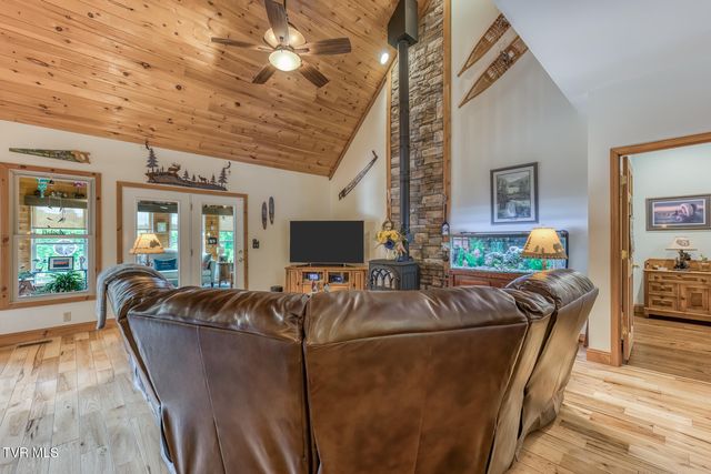 167 Country Acres Drive, Elizabethton, TN 37643