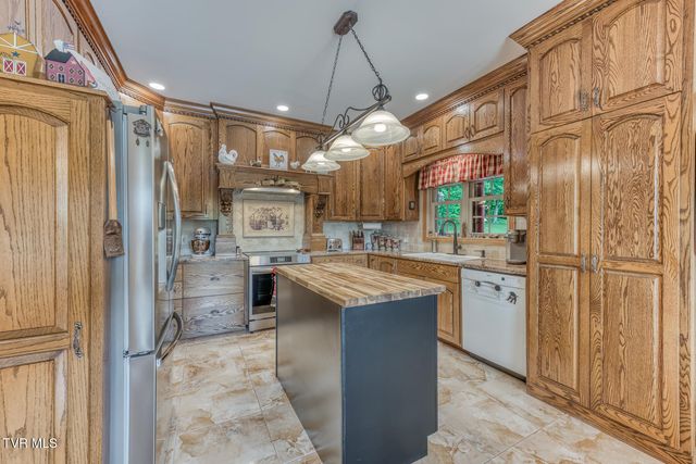 167 Country Acres Drive, Elizabethton, TN 37643