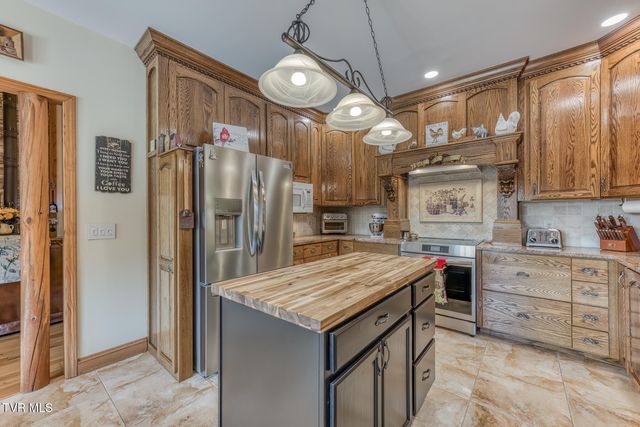167 Country Acres Drive, Elizabethton, TN 37643