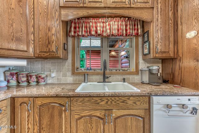 167 Country Acres Drive, Elizabethton, TN 37643