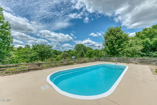 167 Country Acres Drive, Elizabethton, TN 37643