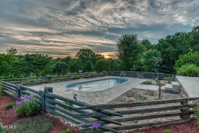 167 Country Acres Drive, Elizabethton, TN 37643