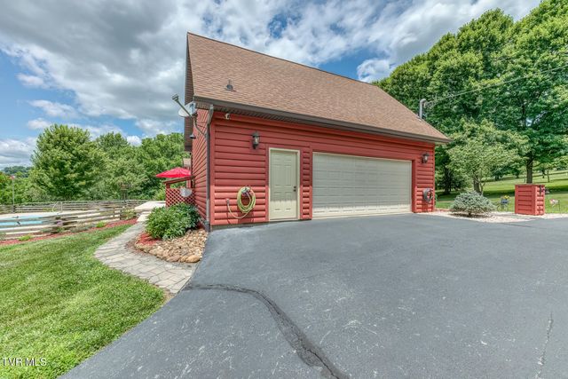 167 Country Acres Drive, Elizabethton, TN 37643