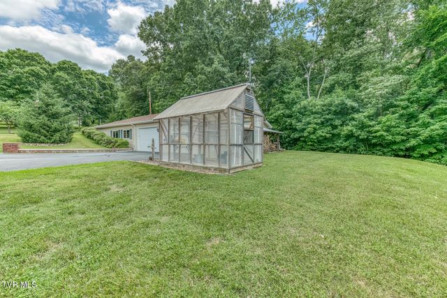 167 Country Acres Drive, Elizabethton, TN 37643
